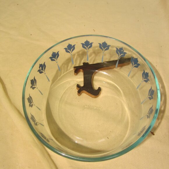 VTG PYREX CLEAR GLASS BOWL W/PINWHEEL DESIGN #7203 MADE IN USA - Picture 3 of 7